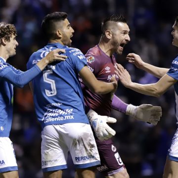 Puebla derrota a Monterrey; sigue de líder