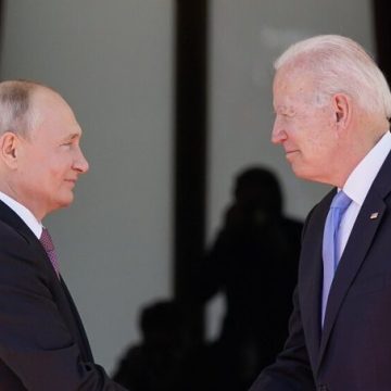 Moscú considera “prematuro” hablar de cumbres entre Putin y Biden