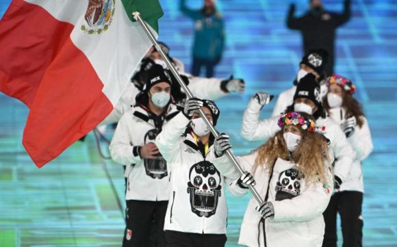(FOTOS) Así desfiló México en la inauguración de Juegos de Invierno Beijing 2022