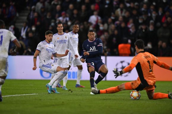 El Paris Saint Germain venció al Real Madrid y toma ventaja en los Octavos de la Champions