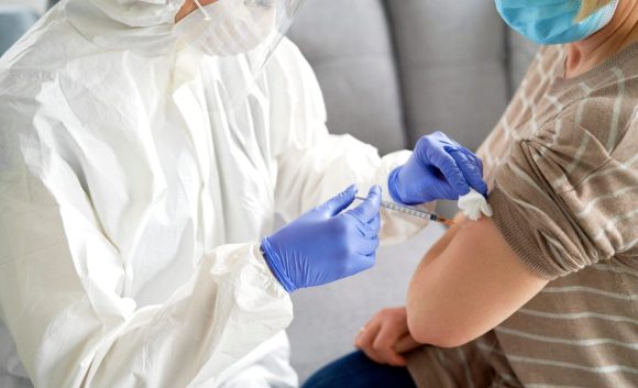 Personas en estado de postración de Puebla capital serán vacunadas en domicilio: Salud