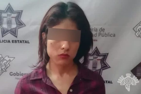 En posesión de aparente droga, Policía Estatal detiene a dos personas en Tepexi