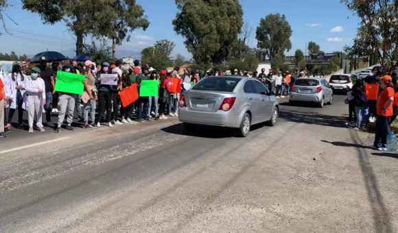 Por tercer día consecutivo continúa plantón en las instalaciones de la UDLAP
