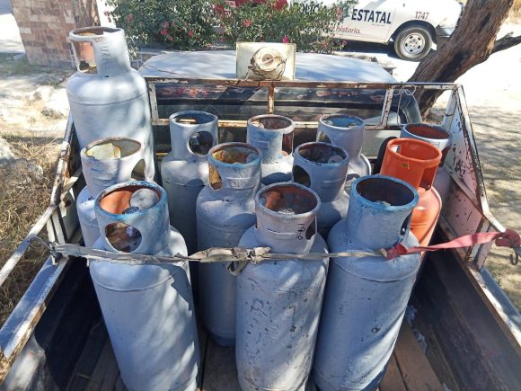 Detiene Policía Estatal a hombre en posesión de combustible presuntamente ilegal