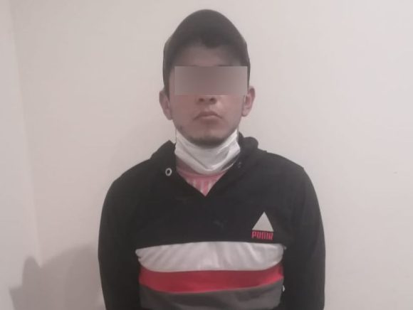 Detiene Policía Estatal a hombre por posesión de aparente droga