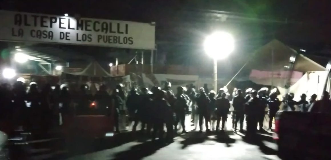 GN y granaderos desalojan a manifestantes de Bonafont de Juan C. Bonilla
