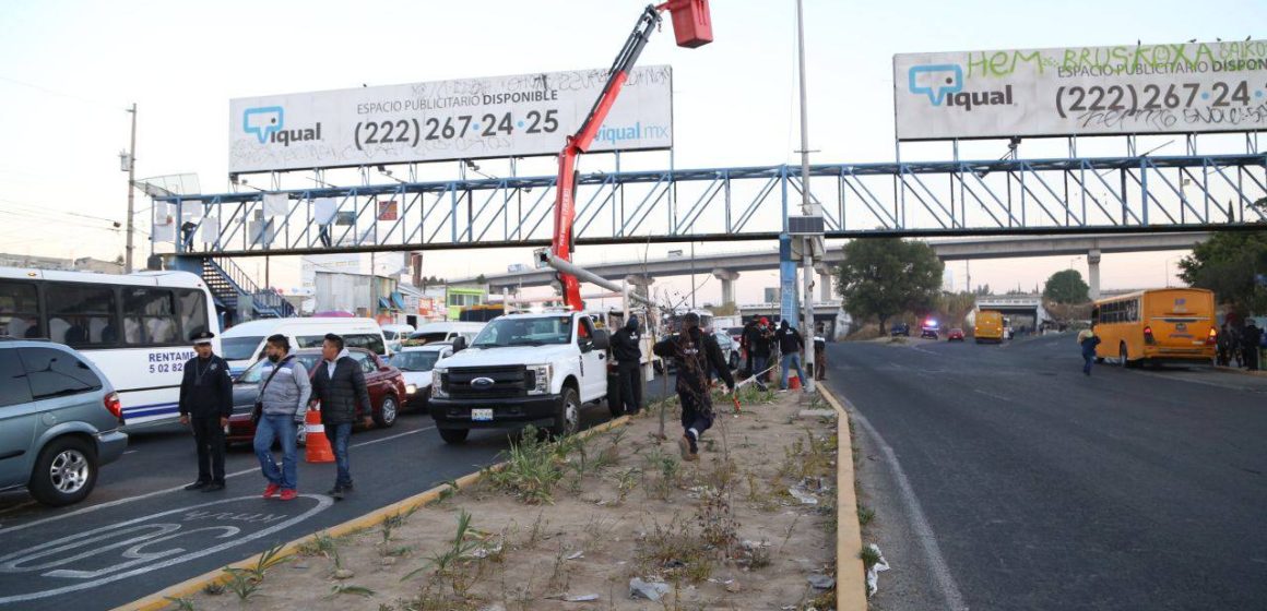 Limpian y dan mantenimiento al bulevar Carmen Serdán