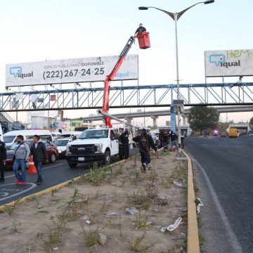 Limpian y dan mantenimiento al bulevar Carmen Serdán