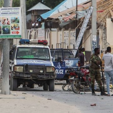Atentado suicida deja al menos 15 muertos en el centro de Somalia