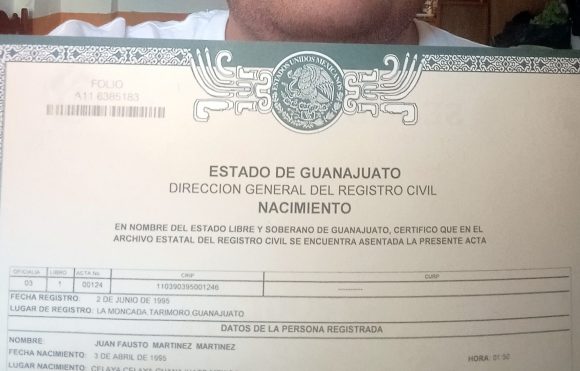 México entrega primera acta de nacimiento a persona de género no binario
