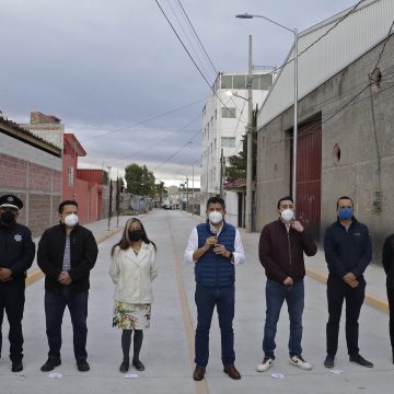 Eduardo Rivera inaugura la rehabilitación de la Calle de Bachilleres en San Francisco Totimehuacan