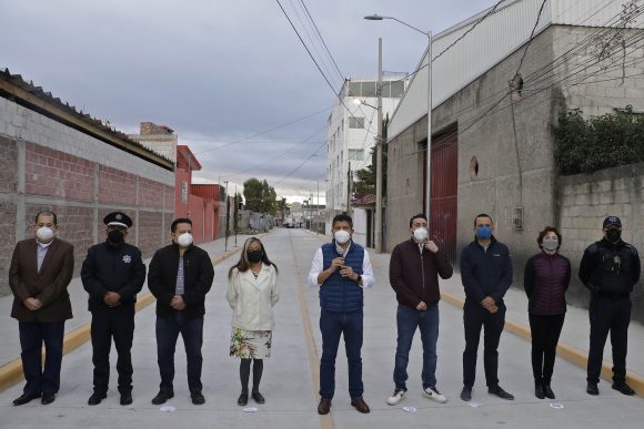 Eduardo Rivera inaugura la rehabilitación de la Calle de Bachilleres en San Francisco Totimehuacan