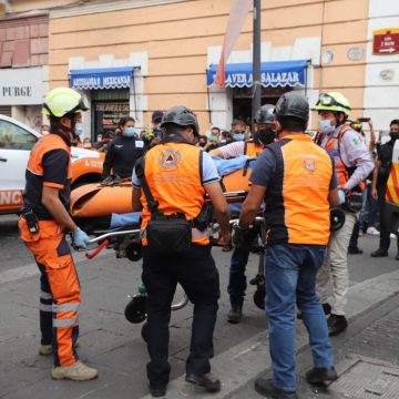 Rescata PC a mujer que cayó a al fondo de un registro de CFE