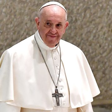 Papa Francisco condena mutilación genital de niñas y la trata de mujeres