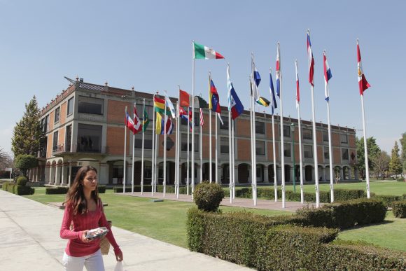 Se concretó la entrega legal de la posesión de la UDLAP a Cecilia Anaya Berríos