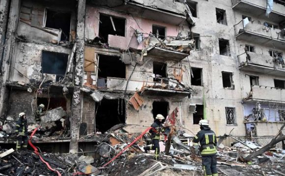 Bombardeo ruso mata a 10 personas que hacían fila para comprar pan en Cherníhiv