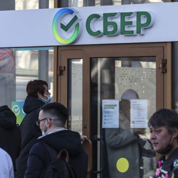 Rusia prohíbe sacar de su país más de 10 mil dólares en efectivo
