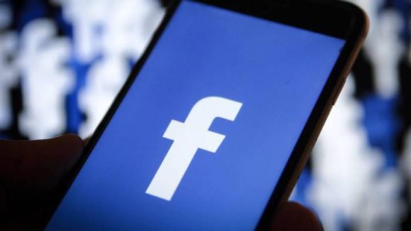 Pareja es detenida por intentar vender a sus hijas por Facebook
