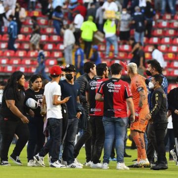 Suspenden a 5 servidores públicos por violencia en el estadio Corregidora