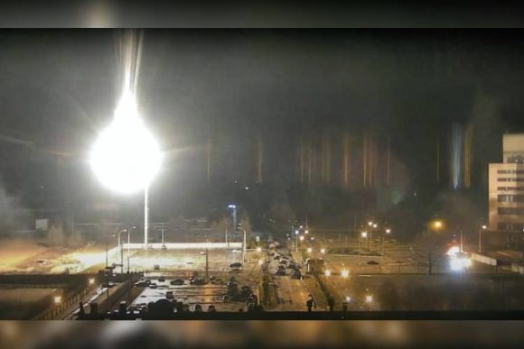 Reportan incendio en planta nuclear de Ucrania tras ataque ruso