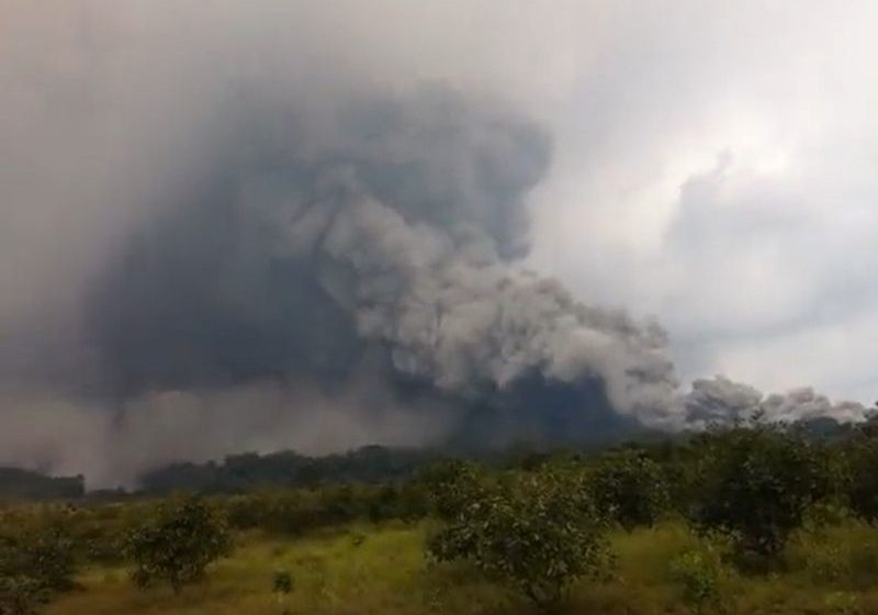 Volcán de Fuego entra en erupción; desalojan a 150 personas en Guatemala