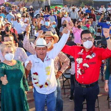 Gana alcaldía de Teotlalco, Javier Sánchez Espinoza, hermano del Arzobispo poblano