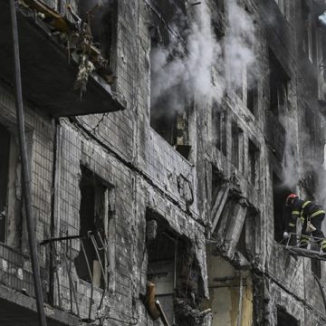 Bombardeo ruso contra fábrica de aviones en Kiev deja dos muertos