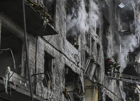 Bombardeo ruso contra fábrica de aviones en Kiev deja dos muertos