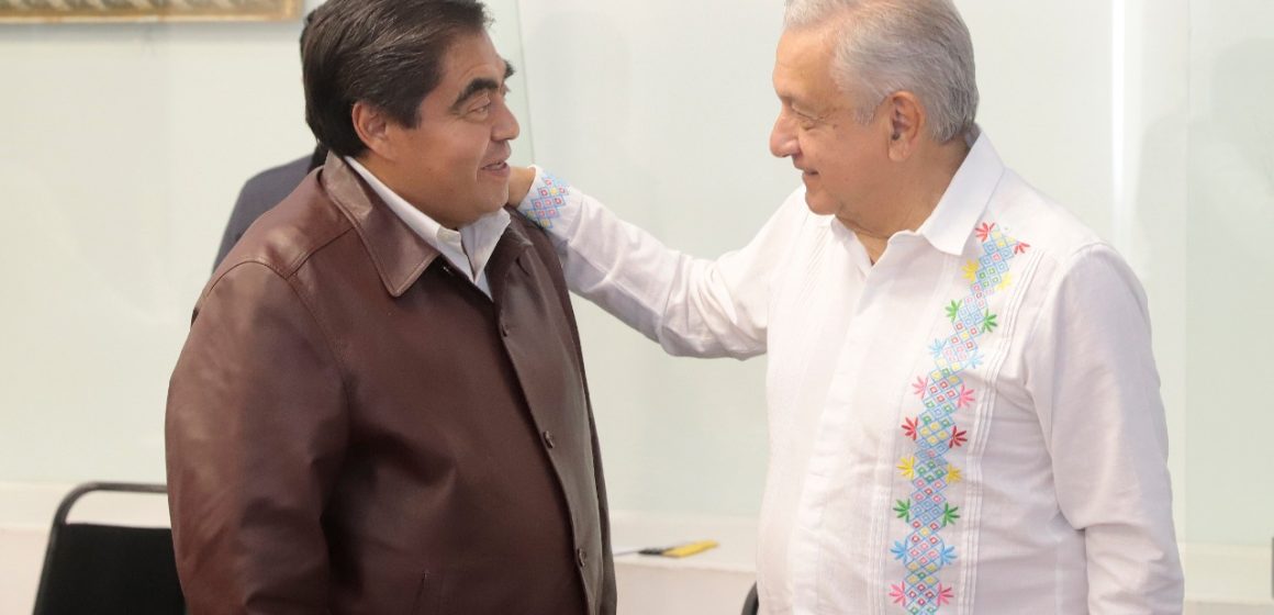 AMLO y Barbosa evalúan avances del programa Bienestar en Puebla