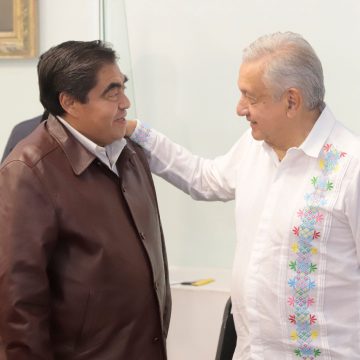 AMLO y Barbosa evalúan avances del programa Bienestar en Puebla