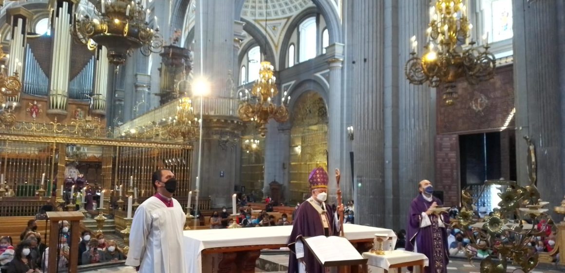 Dedica arzobispo de Puebla misa para que regrese la paz y se terminen los feminicidios