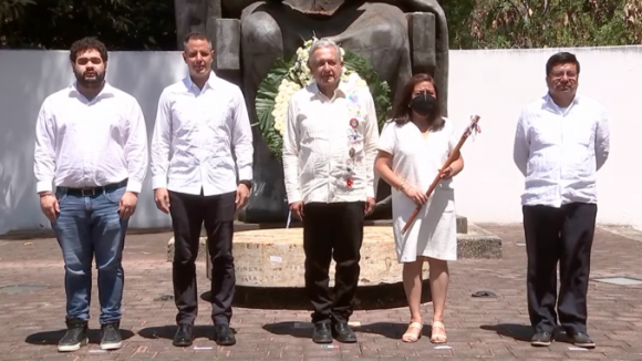 AMLO anuncia construcción de Camino Real en Oaxaca