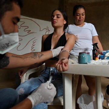 Artista de Colombia pintó un mural de Residente con sangre humana
