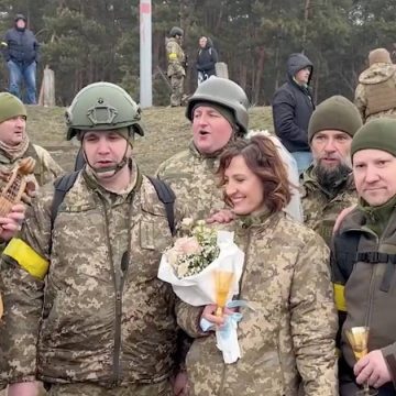 ¡Amor, amor! En medio de la guerra, soldado ucraniano celebra su boda