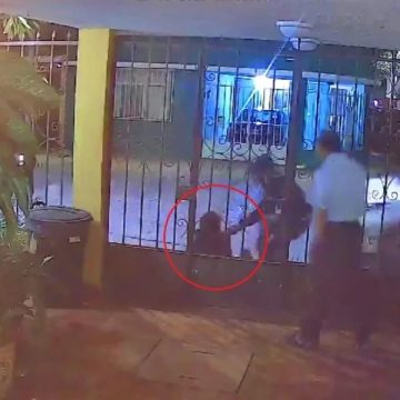 (VIDEO) Secuestran a mujer mientras platicaba con vecino en San Luis Potosí