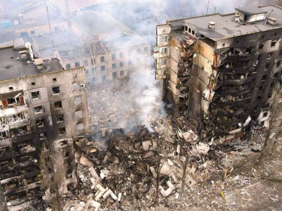 Rusia ataca planta nuclear en Ucrania; Putin: invasión avanza según lo planeado