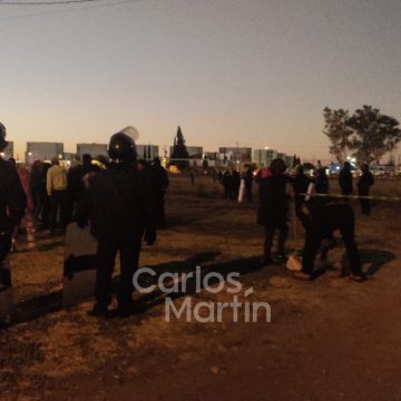 Con granaderos desalojan Ex Rancho Vaquerías