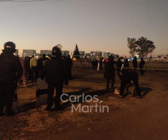 Con granaderos desalojan Ex Rancho Vaquerías