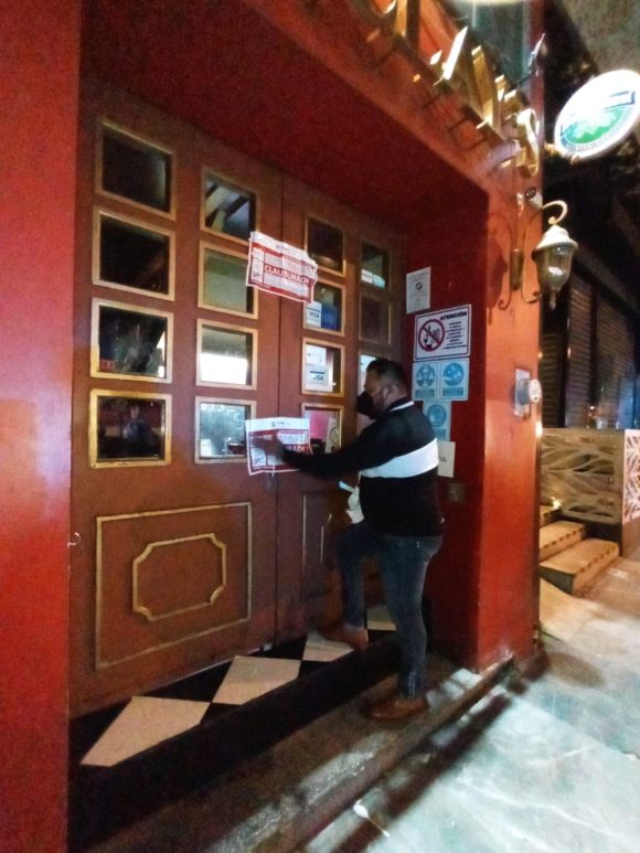 Clausuran bares y restaurantes cercanos a universidades