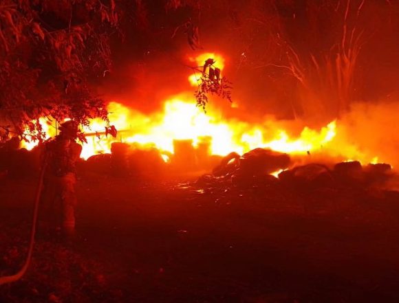 Protección Civil Municipal atendió incendio por quema de llantas