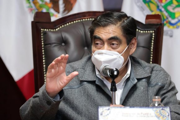 Miguel Barbosa Gobierno señala al auditor suspendido de cobijar a exalcaldes