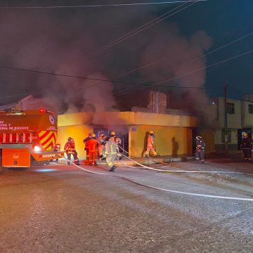 Sofocan incendio en domicilio y comercio en la colonia Roma