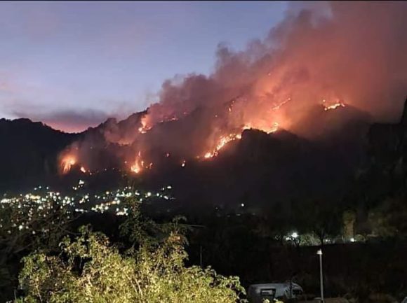 incendio cerro Tepoztlán Avanzan labores para sofocar incendio en cerro de Tepoztlán