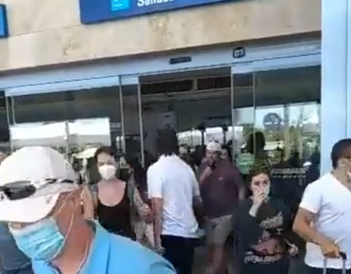 Pánico en aeropuerto de Cancún por presunto reporte de disparos