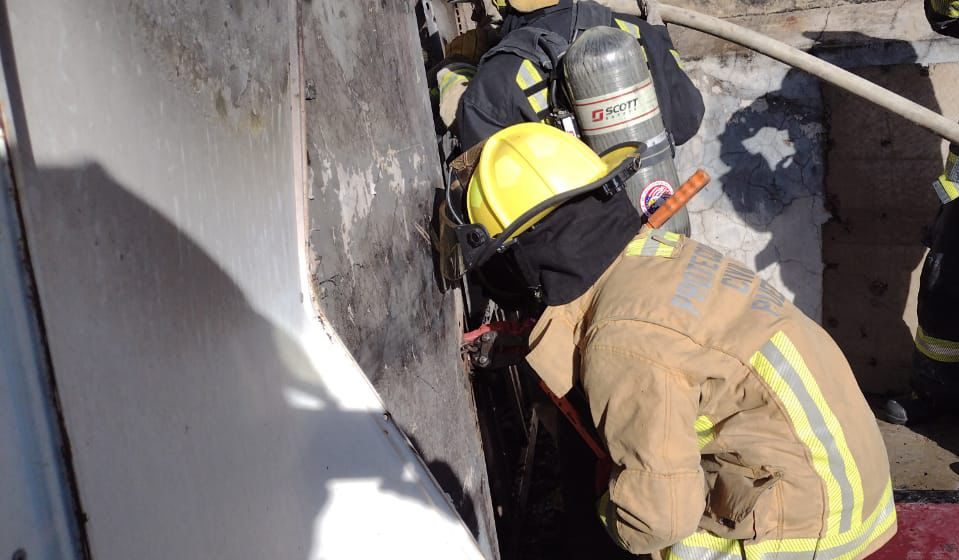 Arde una bodega en Plaza Loreto