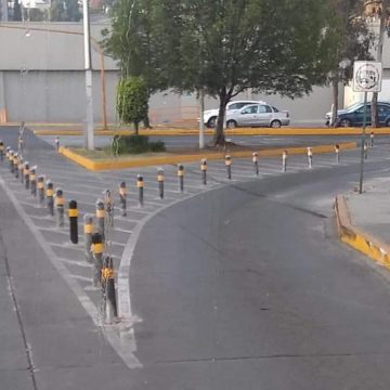 El Ayuntamiento de Puebla suspendió el retiro de bolardos por amparo