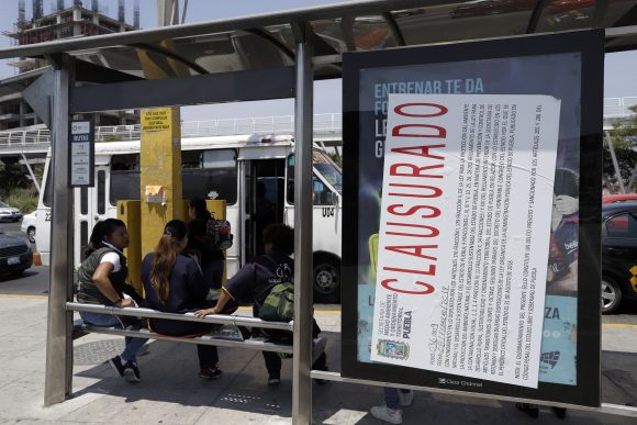 Concesión de publicidad en paraderos debe ser autorizada por el Congreso