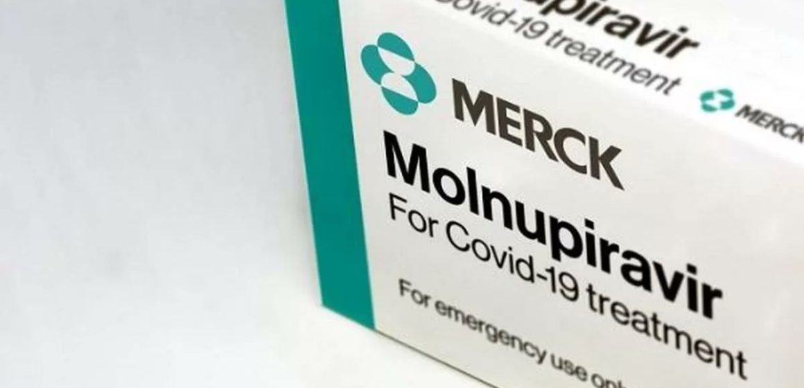 OMS avala molnupiravir como primer tratamiento oral contra COVID-19