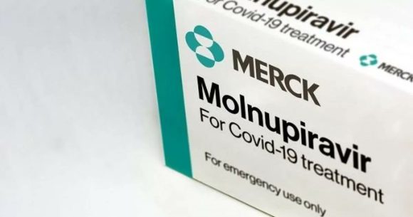 OMS avala molnupiravir como primer tratamiento oral contra COVID-19