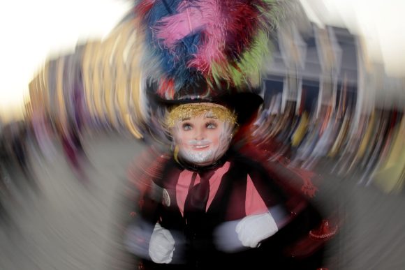Un danzante muerto y 4 heridos dejó balacera en Carnaval de Xalmimilulco